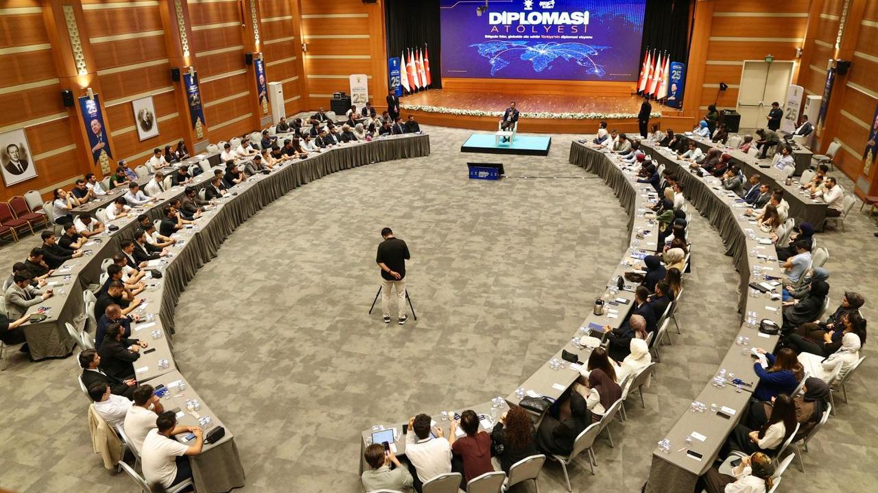 İstanbul’da gençler için “Diplomasi Atölyesi”