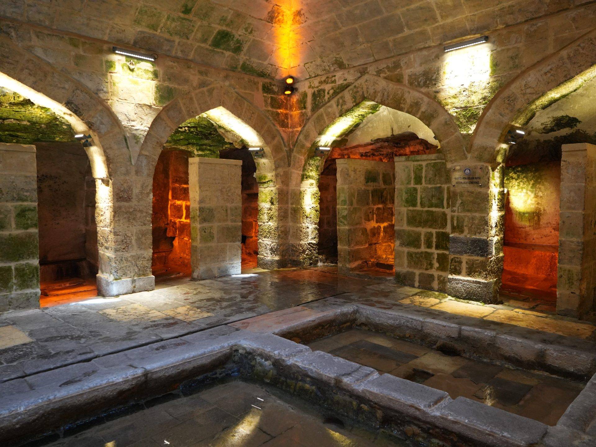 Dünyada sadece Gaziantep’te! 740 yıllık kastel turistlerin ilgi odağında