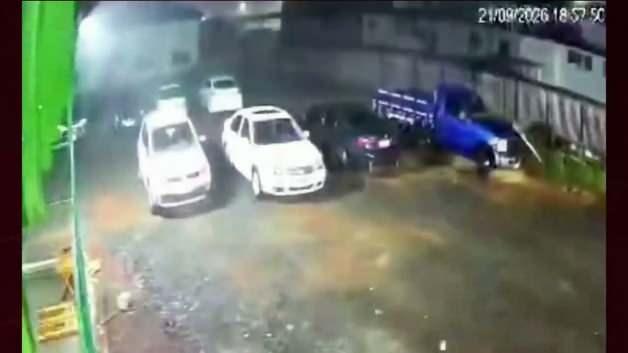 Brezilya'da şiddetli rüzgar otomobili havaya uçurdu
