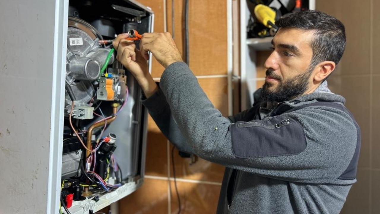 Van’da kombi ustalarının kış mesaisi başladı