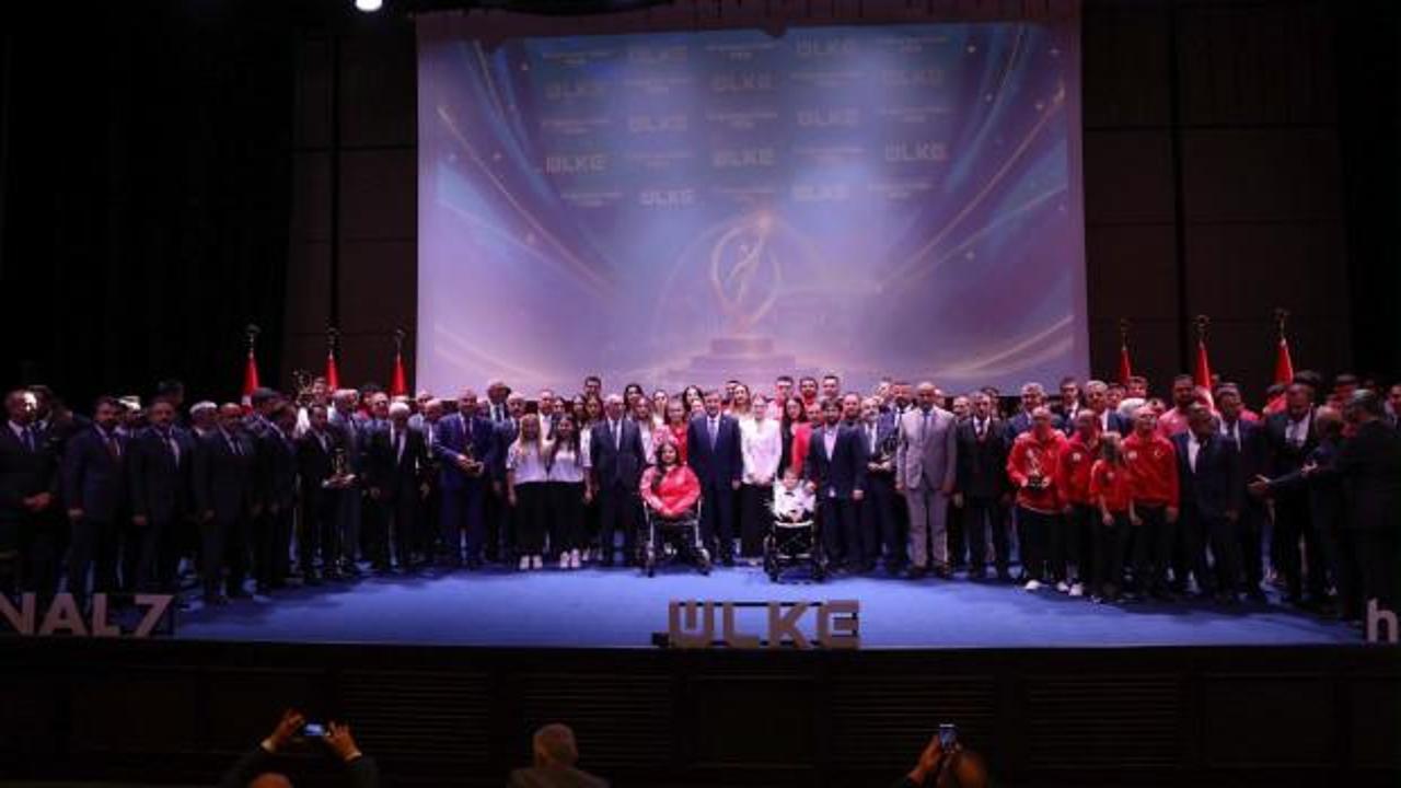 ÜLKE TV 10. Spor & Spor Ödülleri sahiplerini buldu