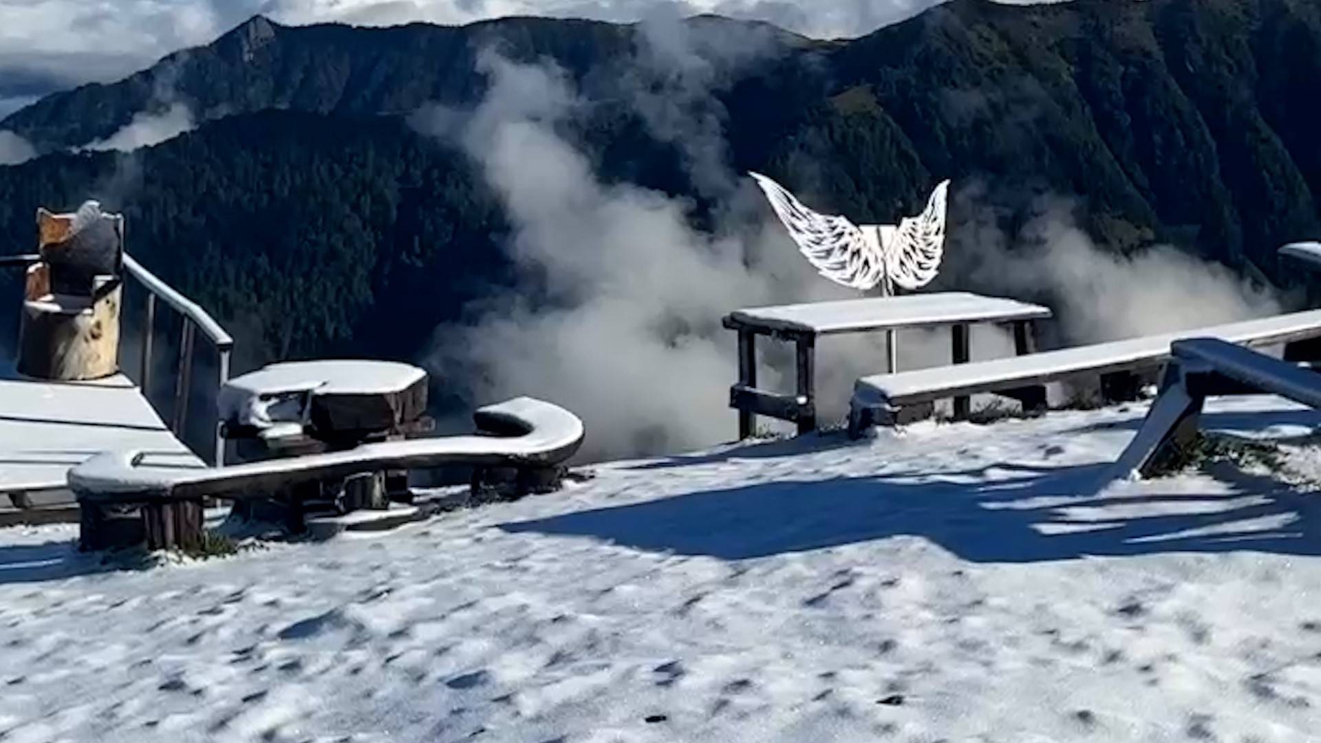 Rize’de kış masalı başladı! Yaylalar beyaza büründü