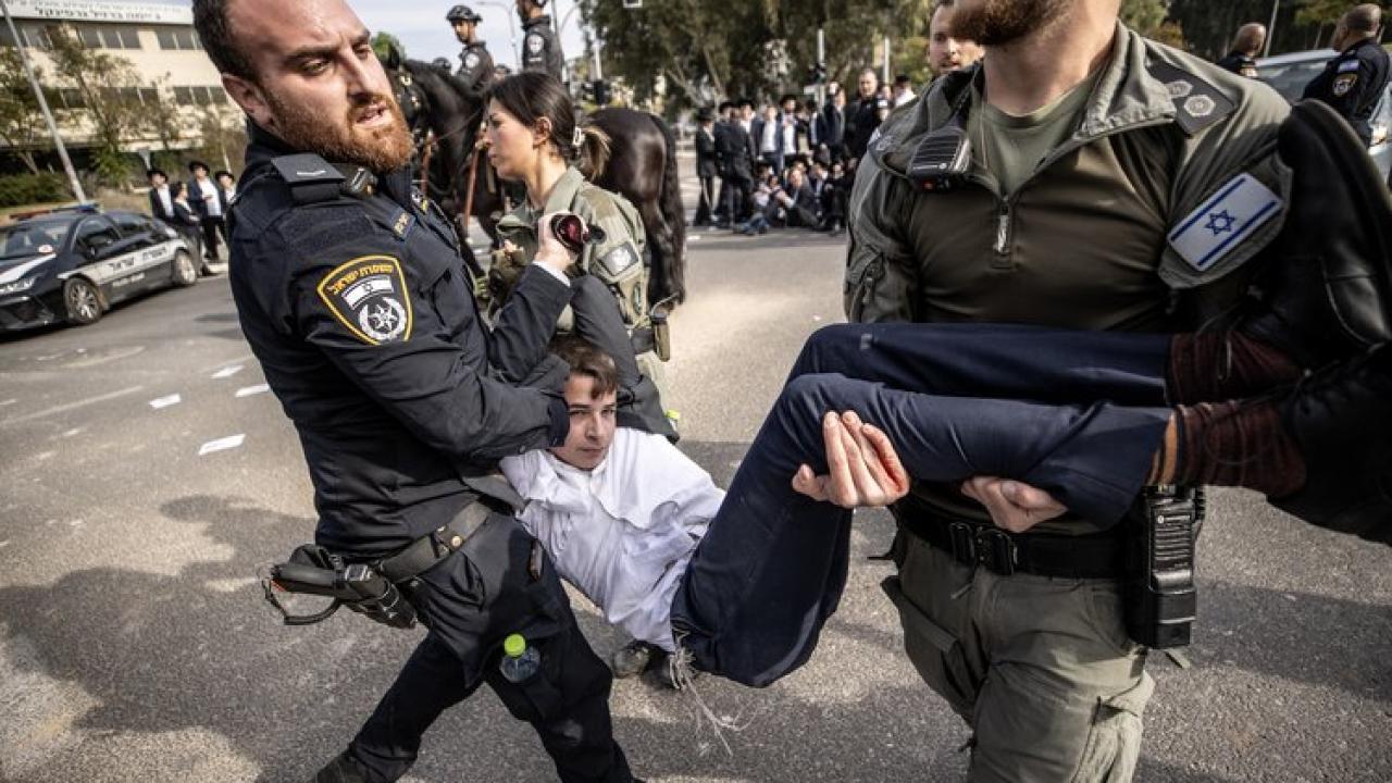 Harediler gerçeği gördü: Kendi polisine "Nazi" benzetmesi!