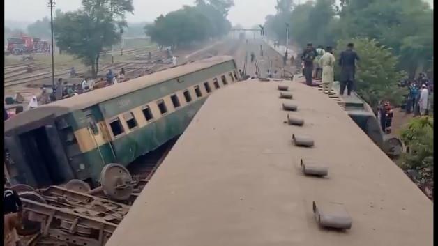 Pakistan'da tren kazası: 6 ölü, 30 yaralı