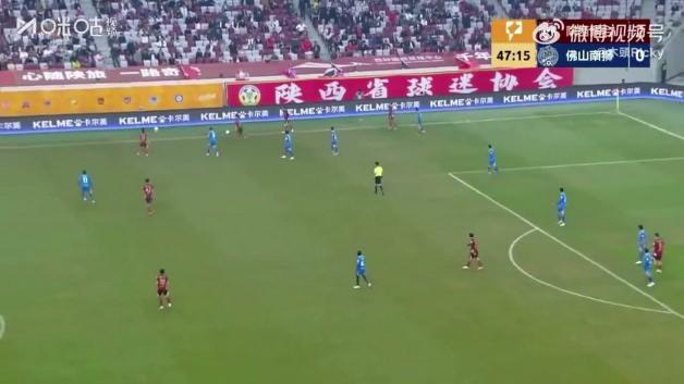 Çin liginde inanılmaz anlar: Aynı anda iki top ağlarla buluştu