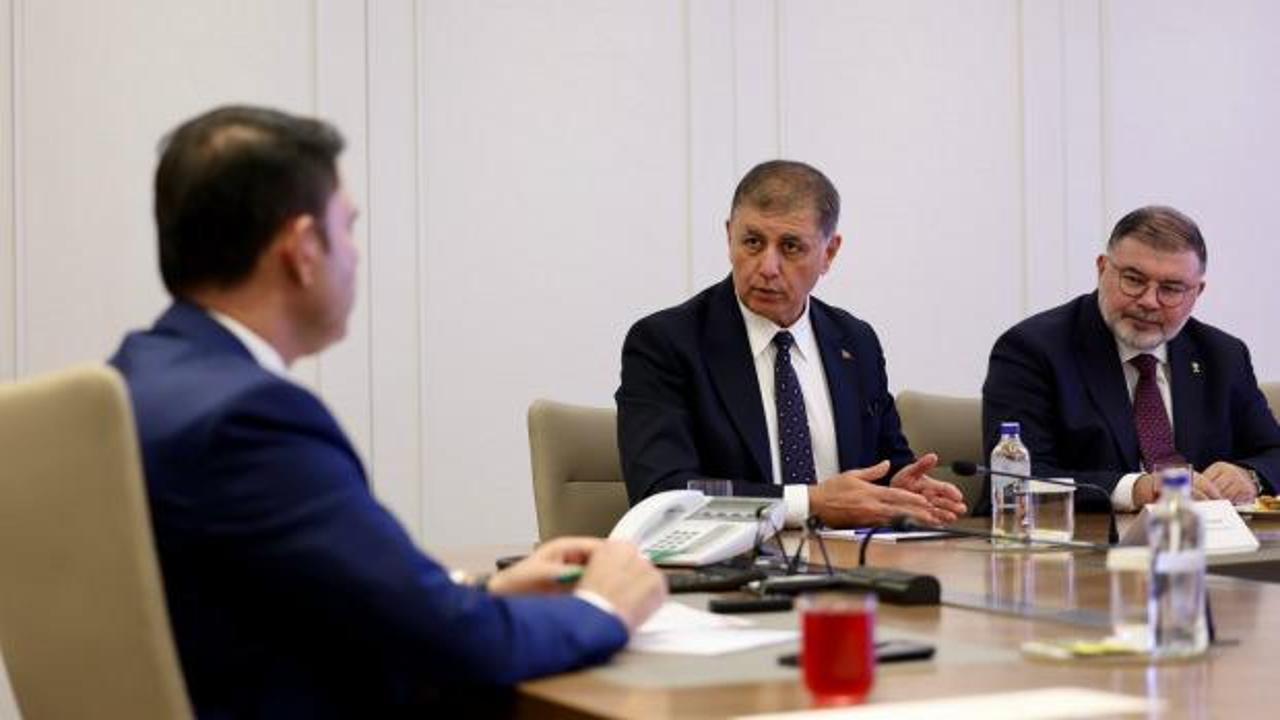 Bakan Kurum, Cemil Tugay ve AK Parti heyetini kabul etti