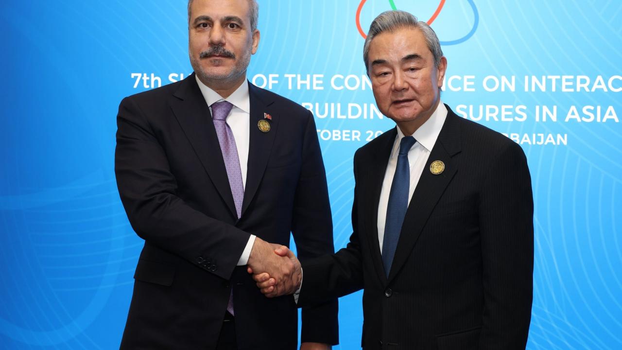 Bakan Fidan Bakü'de temaslarını sürdürüyor