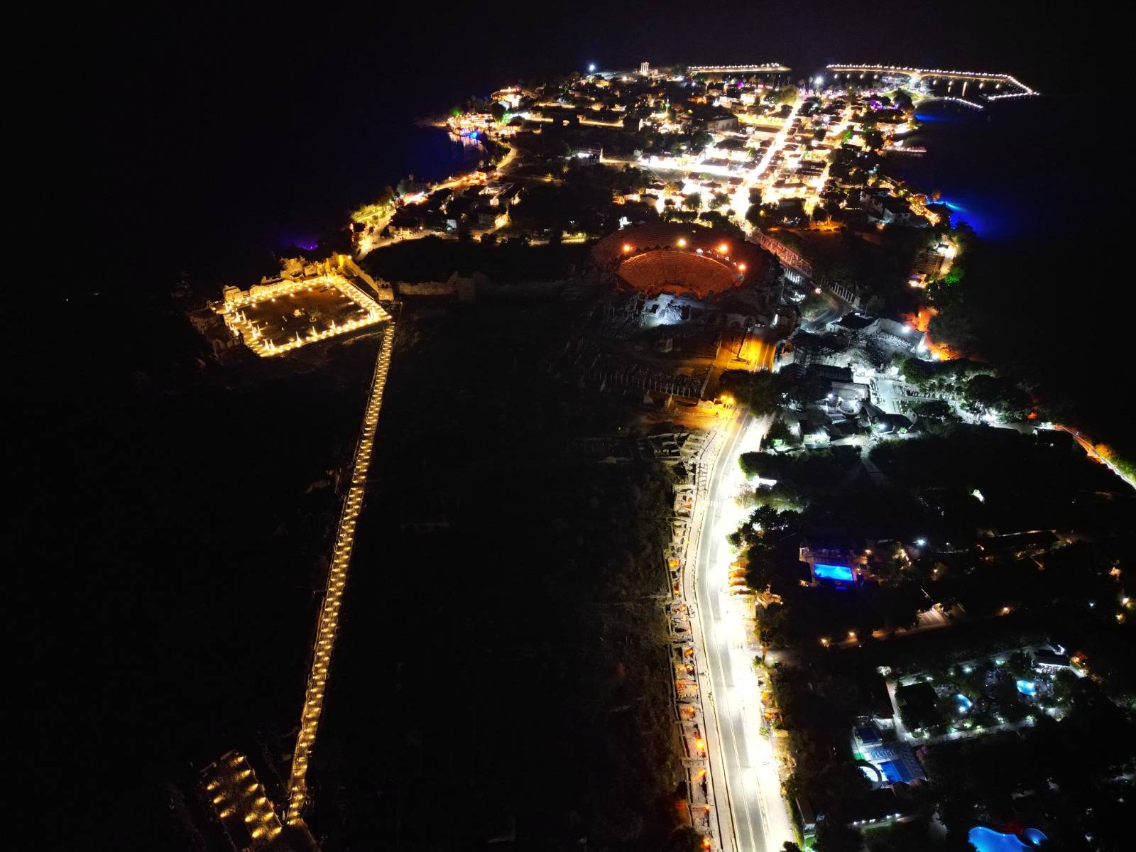 Antalya’nın antik mirası yıldızların altında ziyaret edildi