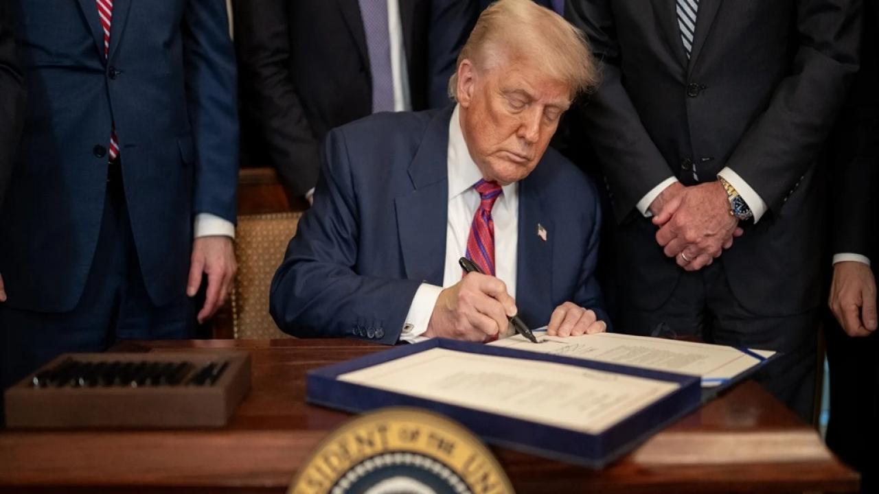 Trump, Rusya'ya yönelik yaptırım ve tarifeleri askıya aldı