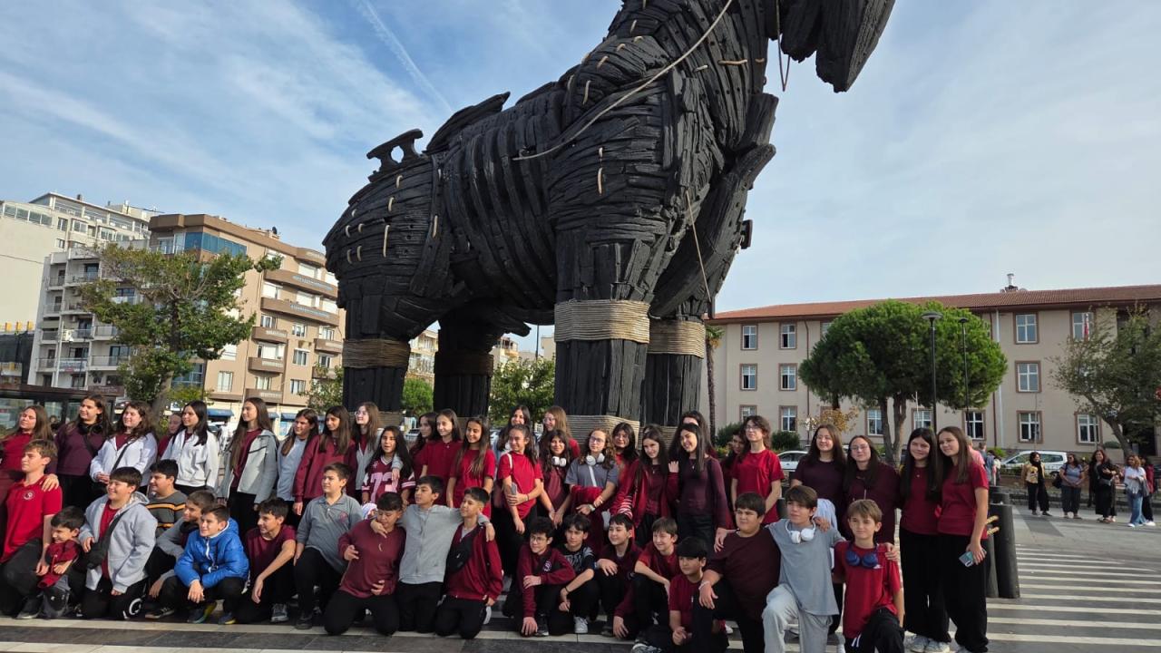 Şehitlerine sahip çıkan nesil: Öğrenciler Çanakkale’de