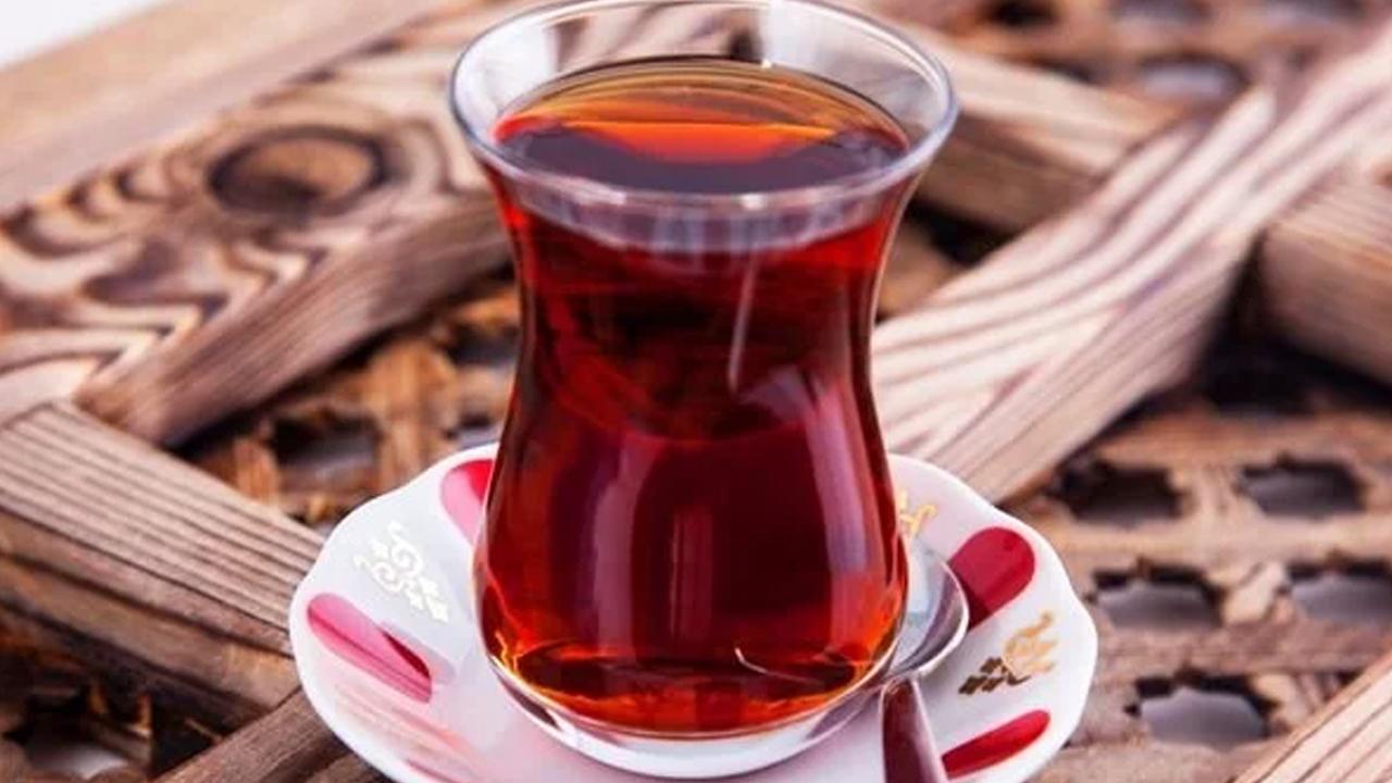 Çayınızın tadını bozuyor: En çok yapılan hataya düşmeyin! Acılaştırıyor