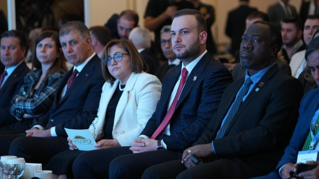 Samed Ağırbaş: Yerelde hazır projeler var, dünyanın bu projelere giden yolu açması gerekiyor
