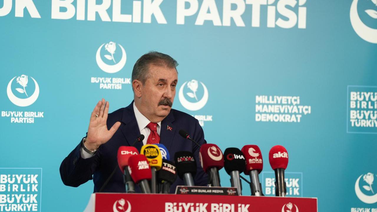 Destici'den yeni anayasa mesajı