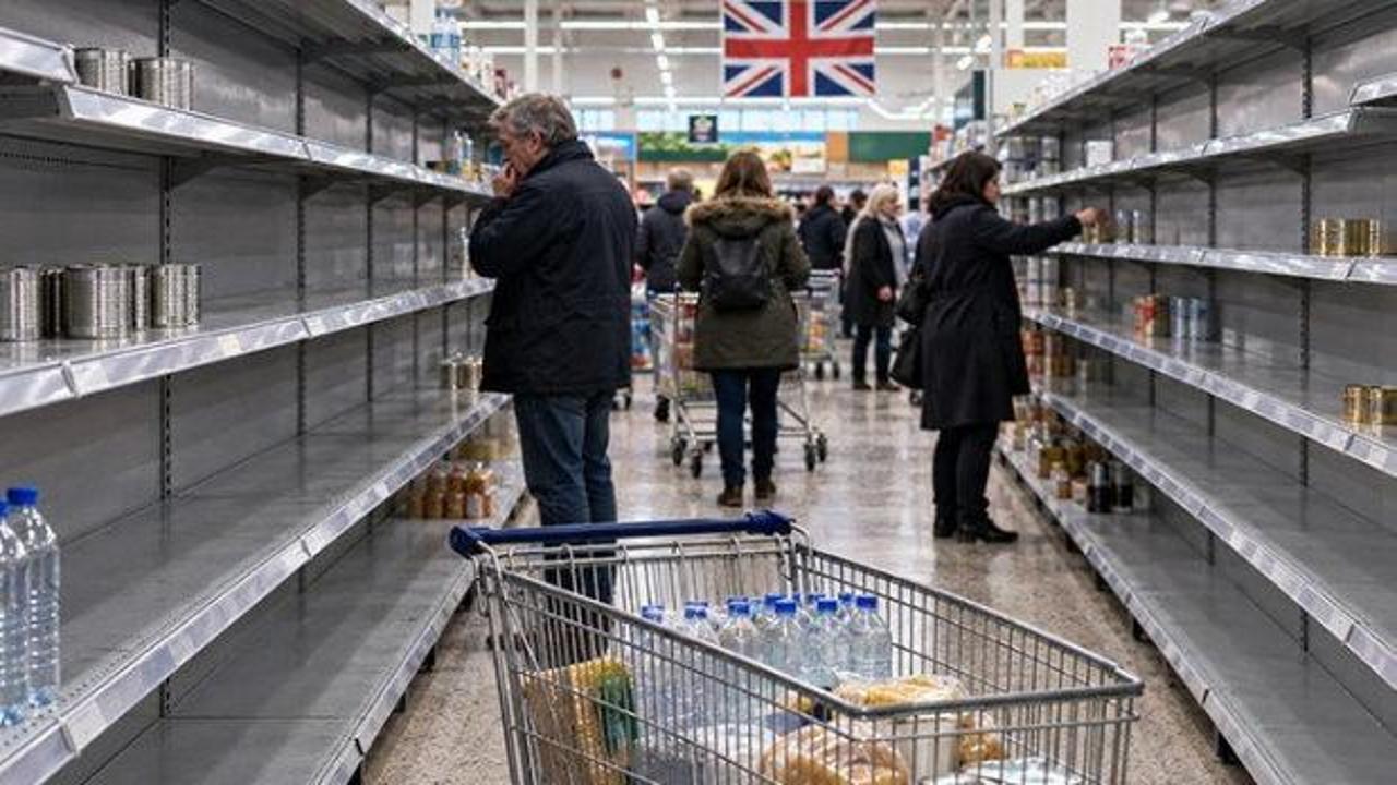 Hükümet 3 günlük acil stok yapın demişti! Marketlerde sakız bile bırakmadılar